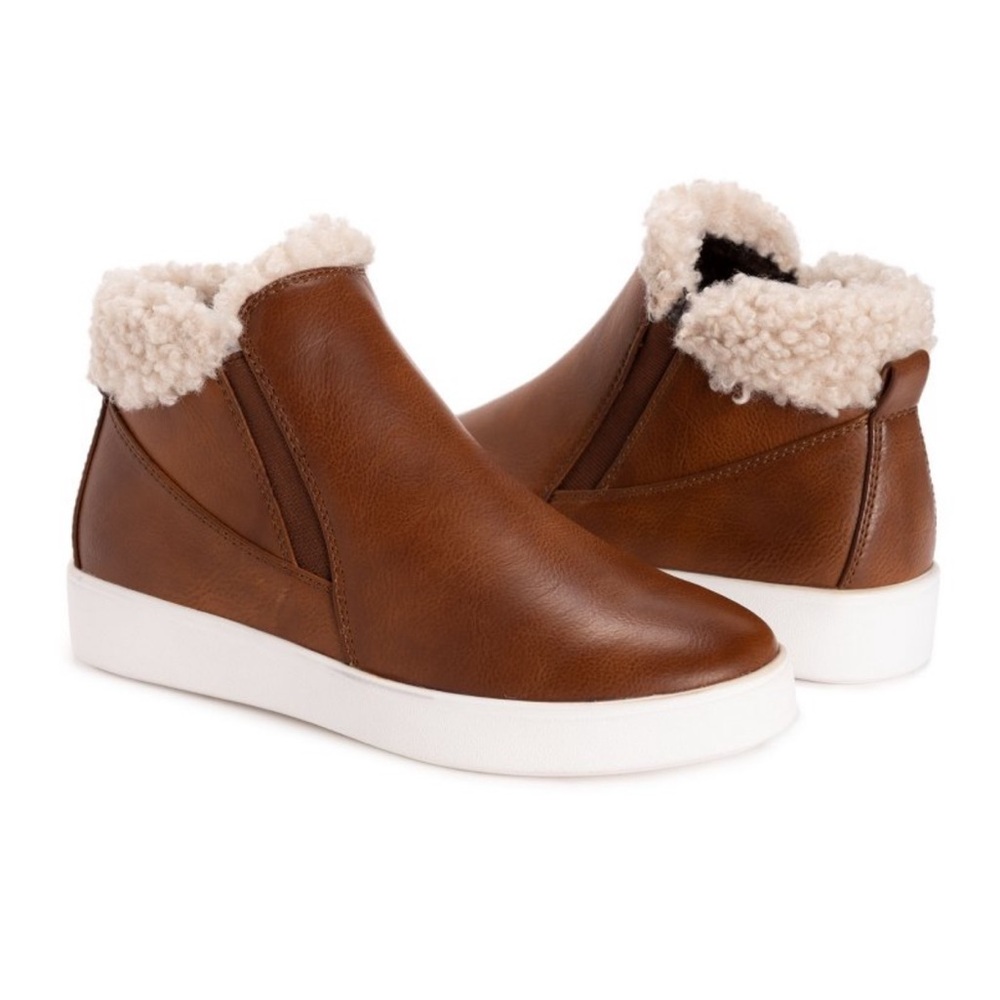 Muk Luks Womens Montana Big Sky Flat Heel Booties